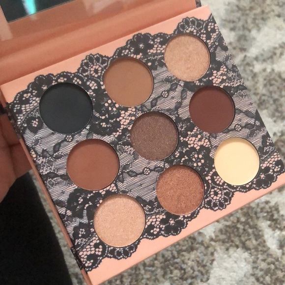 Beauty Creations: Boudoir Shadows - Picture 3 of 3